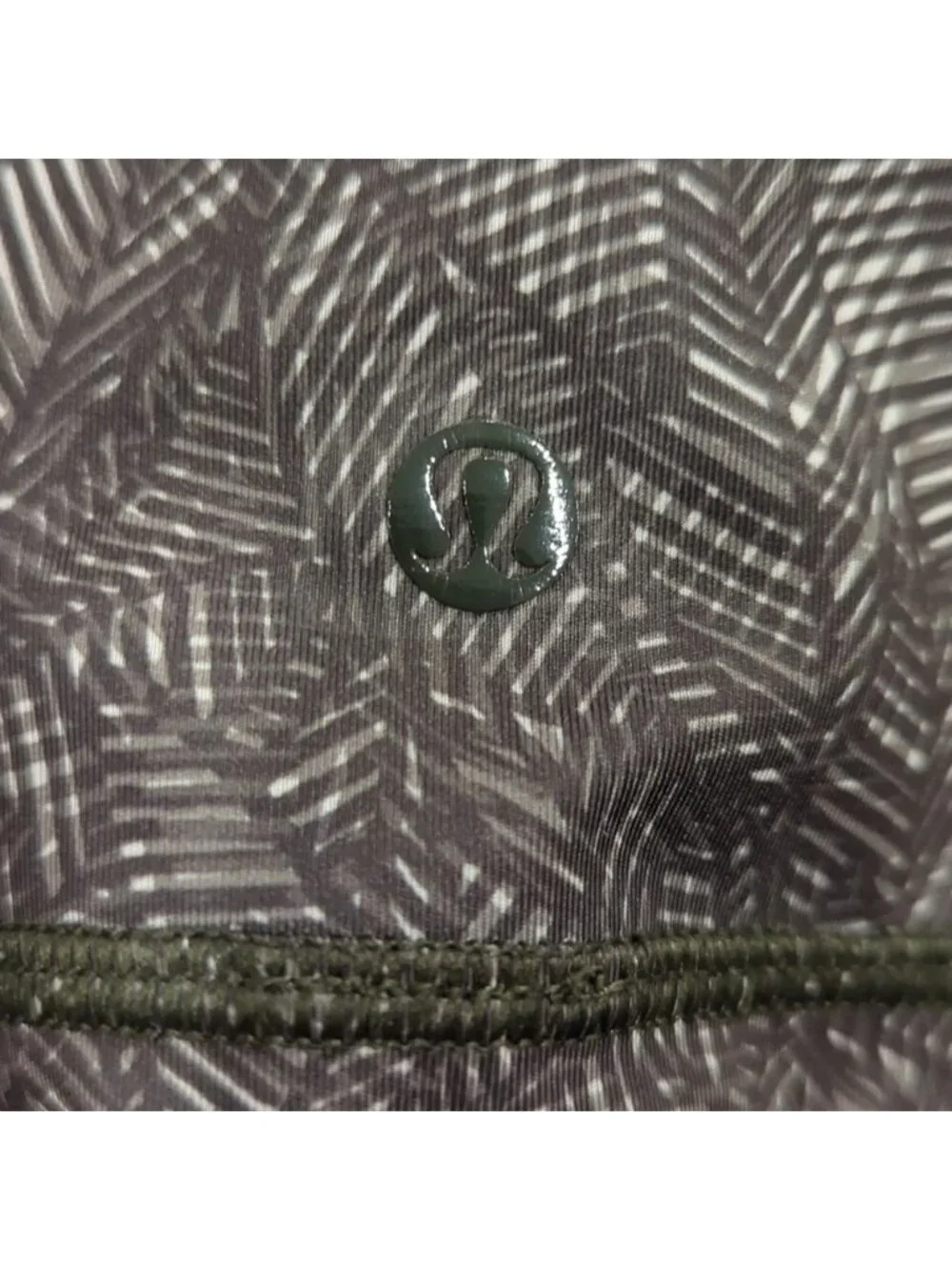 Lululemon Cool To Street Crop Jazzy White Gator Green like new